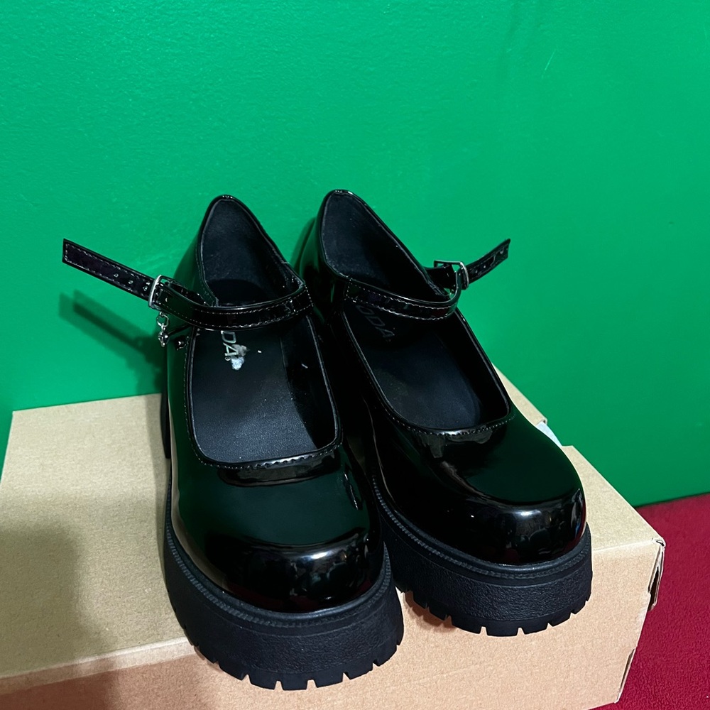 Platforms - Picture 2 of 3